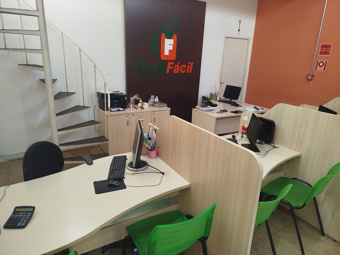 Ambiente interno da CredFácil Piracicaba com atendimento humanizado